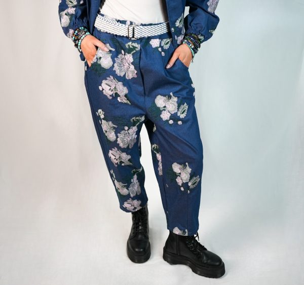 Baggy-Jeans mit Blumenmuster