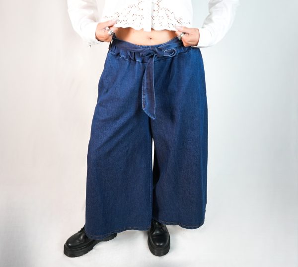 Blaue Weite Hosen
