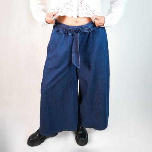 Unico-wear-wide-legged-jeans